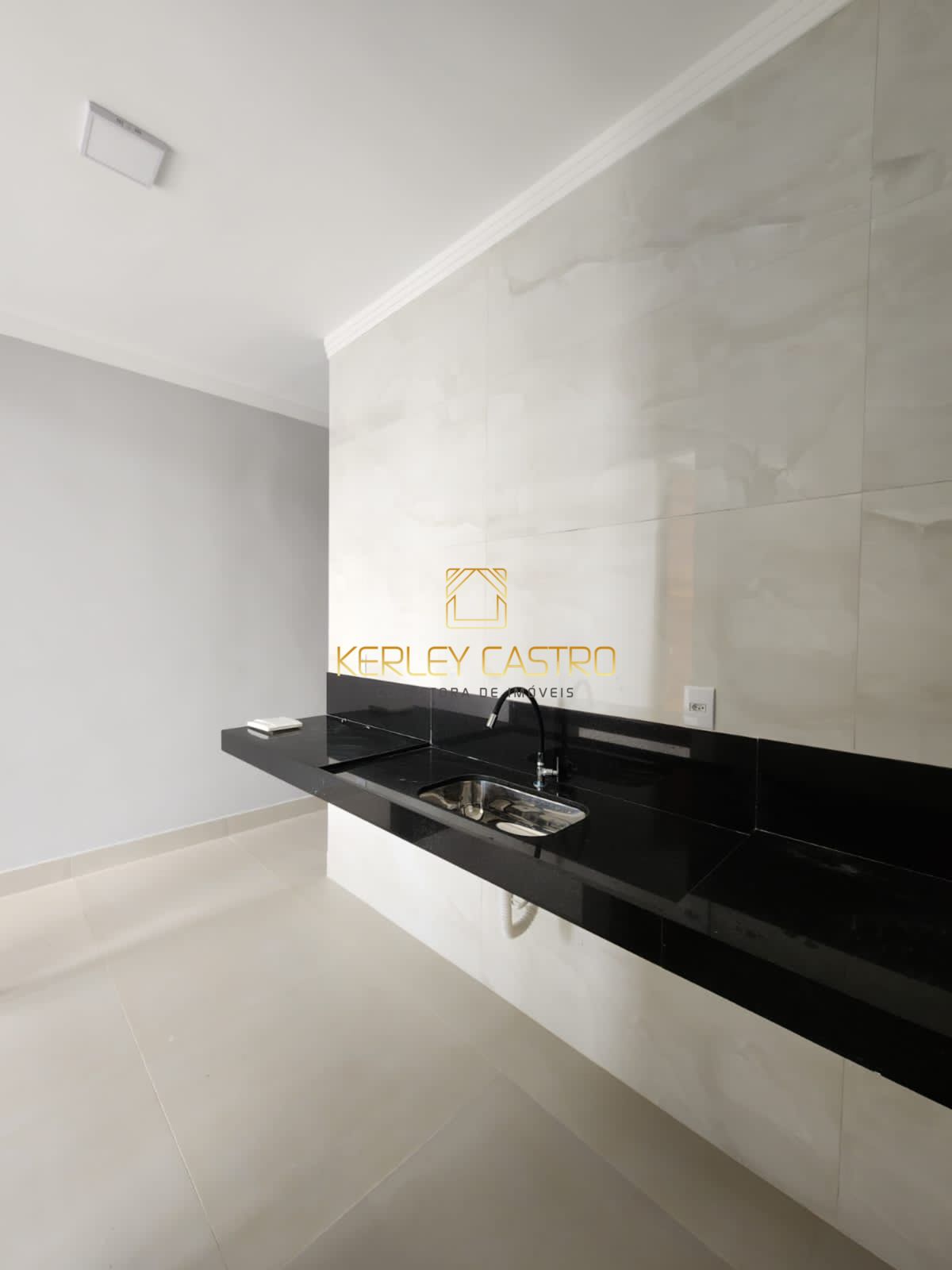 VENDO CASA NOVA COM TRÊS QUARTOS NO ALVORADA II